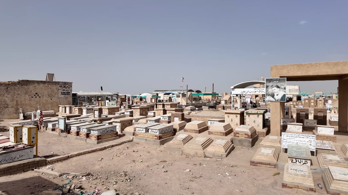 مقبرة وادي السلام , قبور