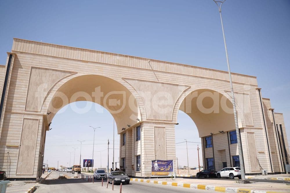 بوابة مدينة حديثة , مدخل السيارات