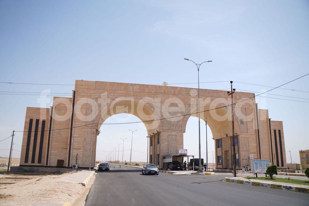 مدينة حديثة , بوابات , مدخل مدينة حديثة , الواجهة الأمامية
