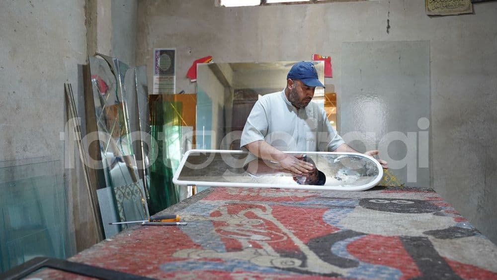 مهنة الزجاج , صناعة مرآة