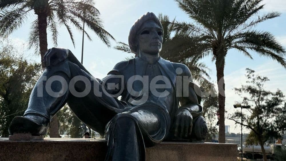 تمثال شهرزاد , ابو نؤاس