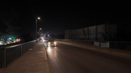 جسر الكوفة , سيارات , دراجات , ليلاً