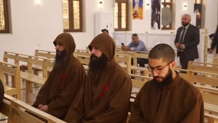 Worshippers, church, Easter