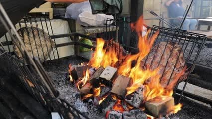 سمك مسكوف , تحضير على الحطب