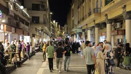 زوار شارع المتنبي , ليلاً