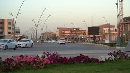 شوارع , حركة سيارات , دراجات نارية