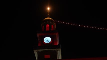 مسجد الكوفه , الساعه