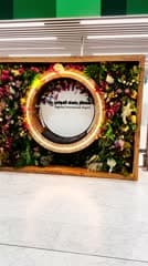 مطار بغداد الدولي , لافتة