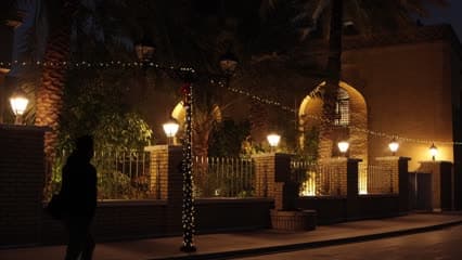 شارع المتنبي , مشهد سينمائي ليلي