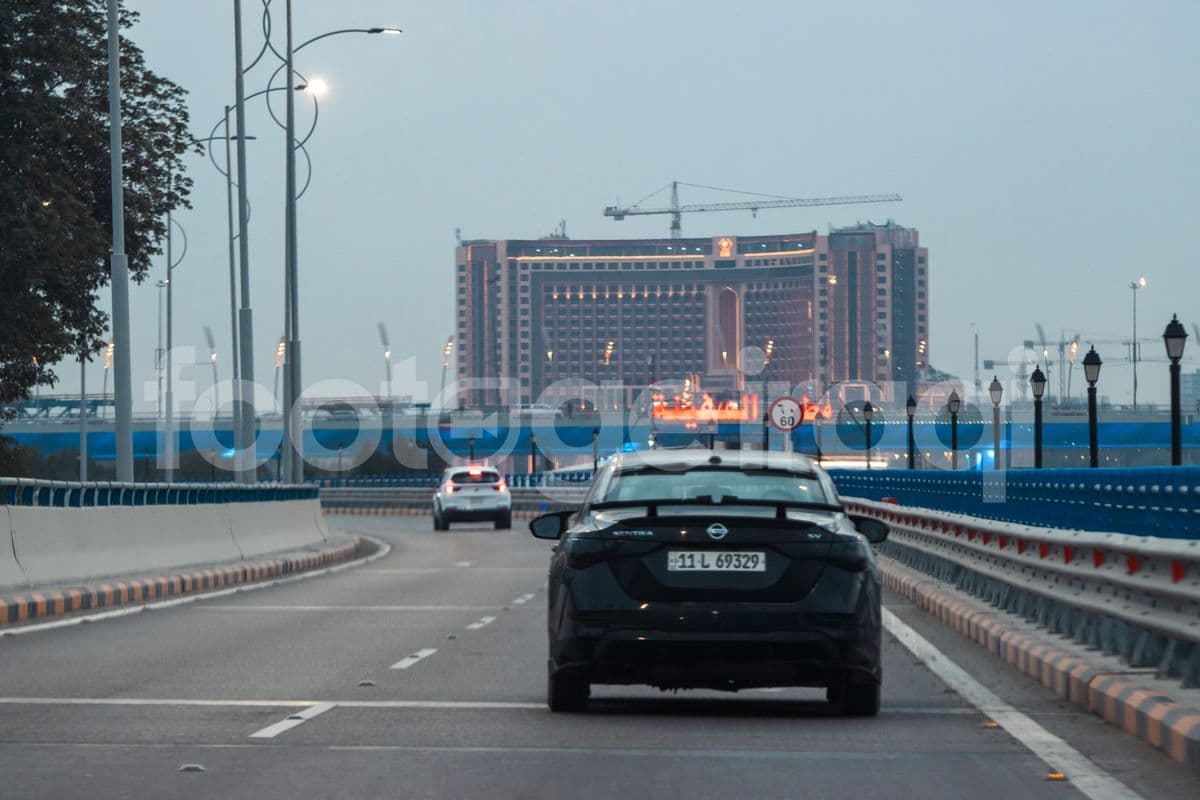 فندق قلب العالم , شارع أبو نؤاس