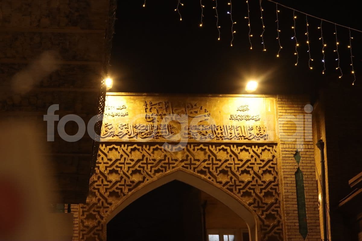 شارع المتنبي , ليلاً , مدخل الشارع