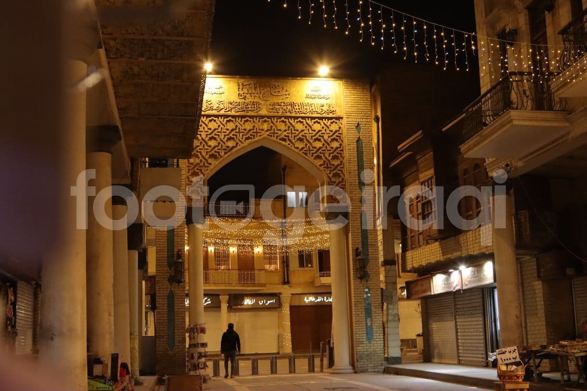 مدخل المتنبي , شارع المتنبي , ليلاً