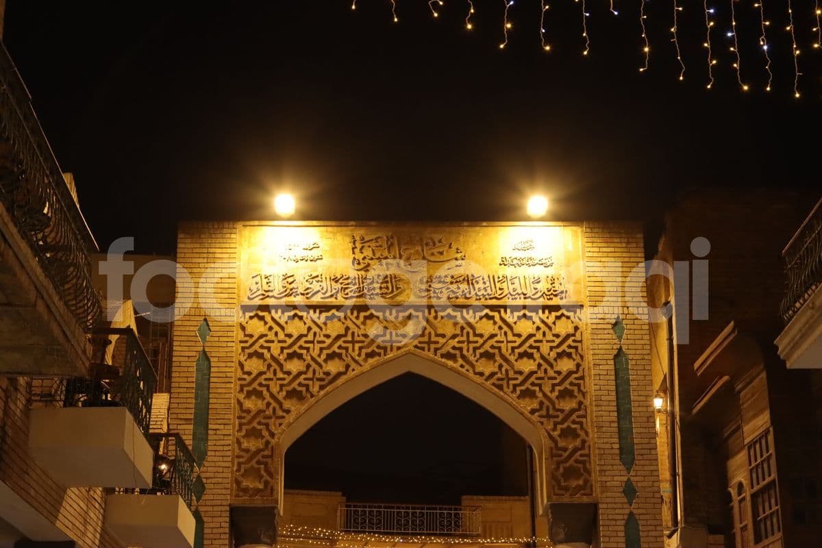 مدخل شارع المتنبي , ليلاً