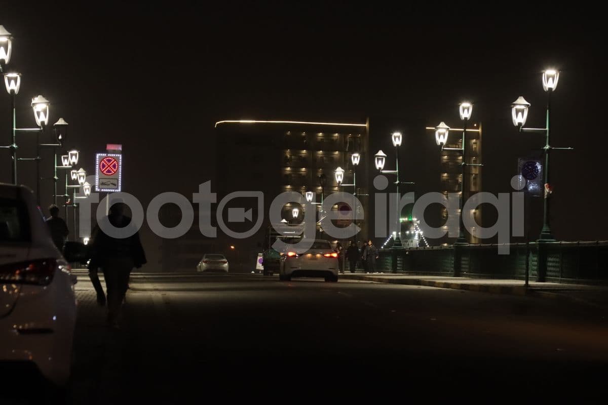 جسر الشهداء , ليلاً