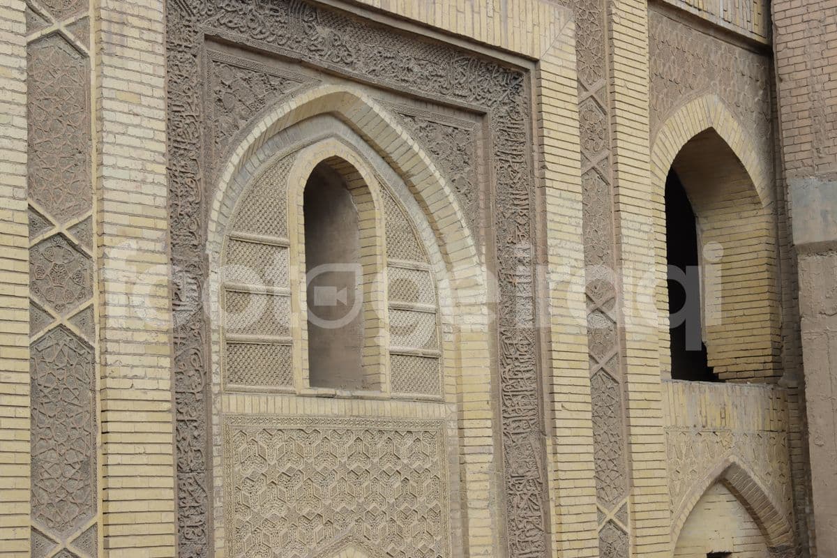 جامع خان مرجان , اسوار داخلية