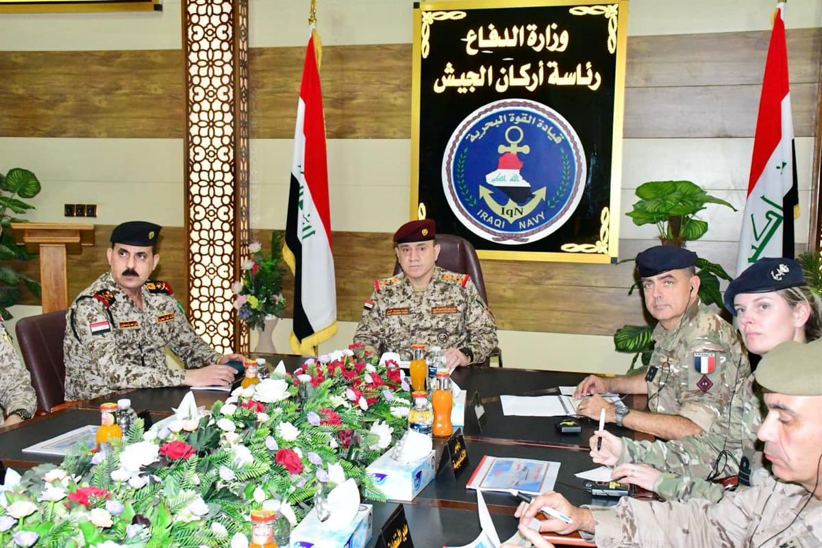 قائد القوة البحرية الفريق البحري الركن مازن عبد الواحد كبيان، يستقبل قائد بعثة حلف الناتو في العراق